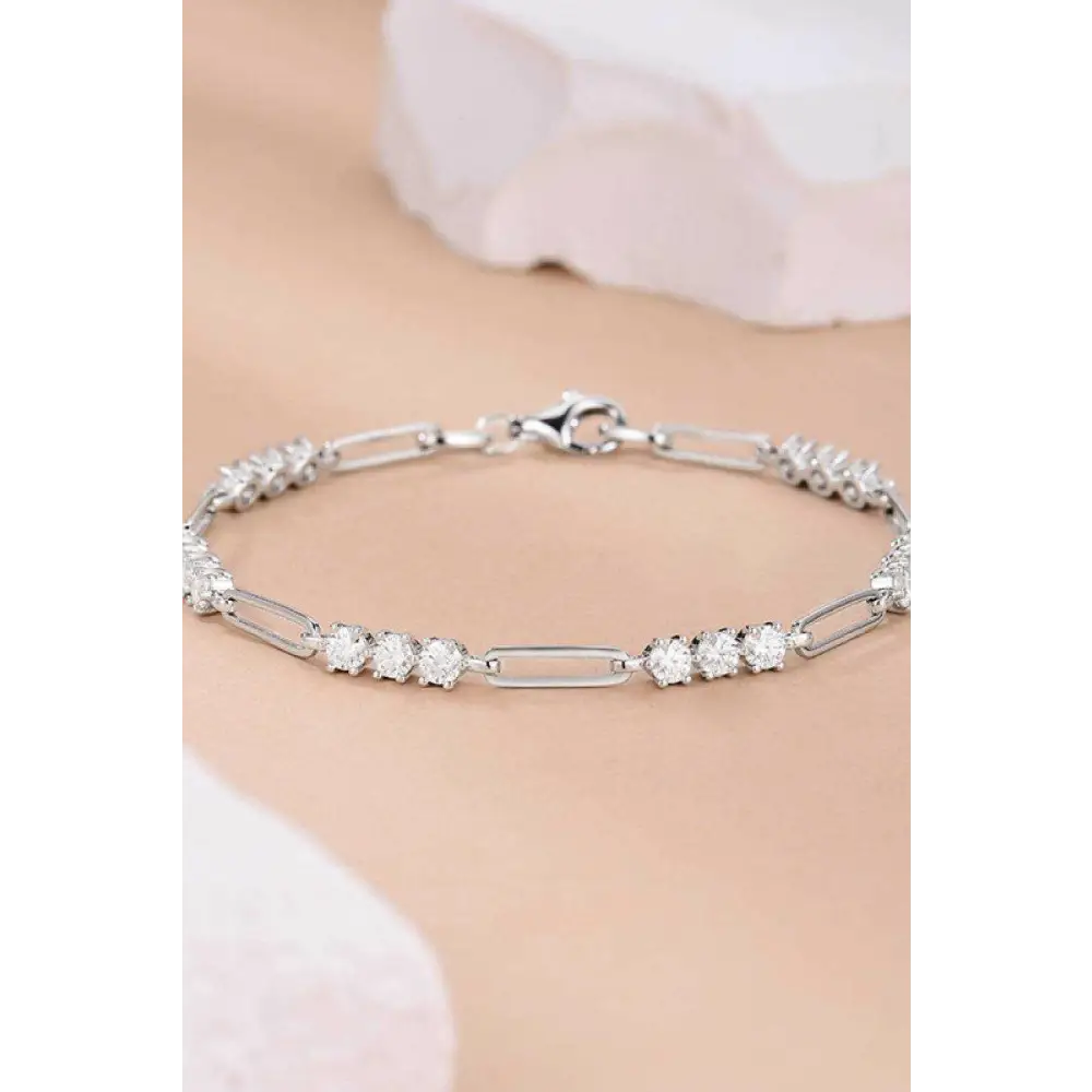 Exquisite 8 carat moissanite bracelet for luxury fashion for women $230 a stunning matching box, perfect for gifting