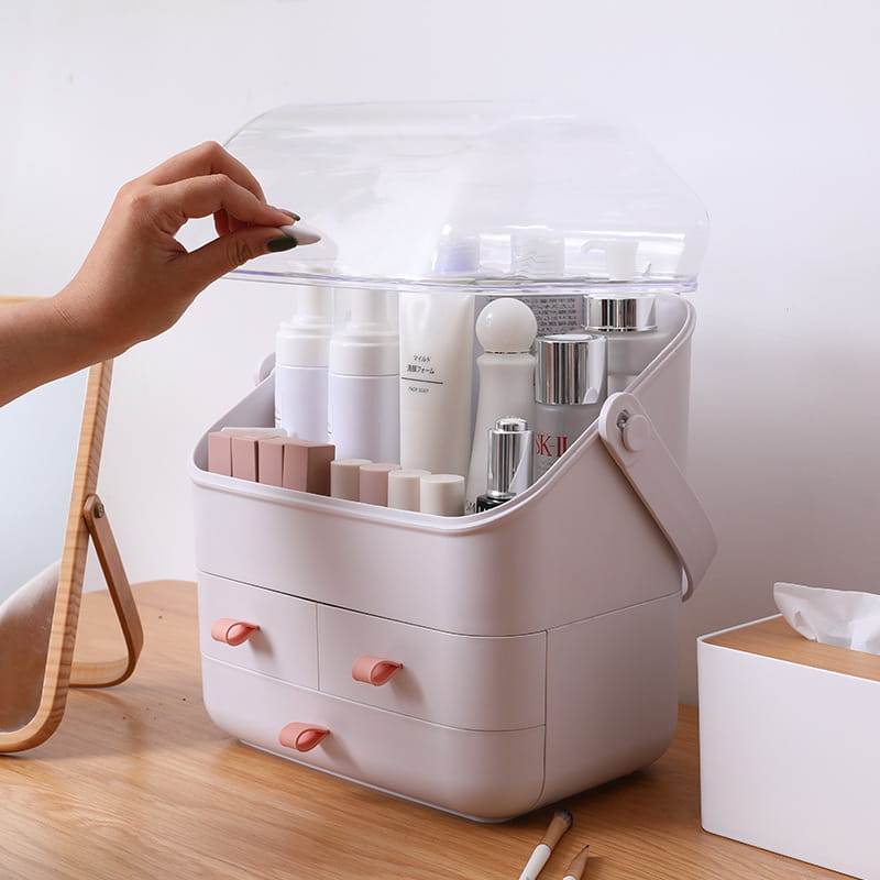 Elevate luxury fashion for women with the clamshell cosmetic storage box