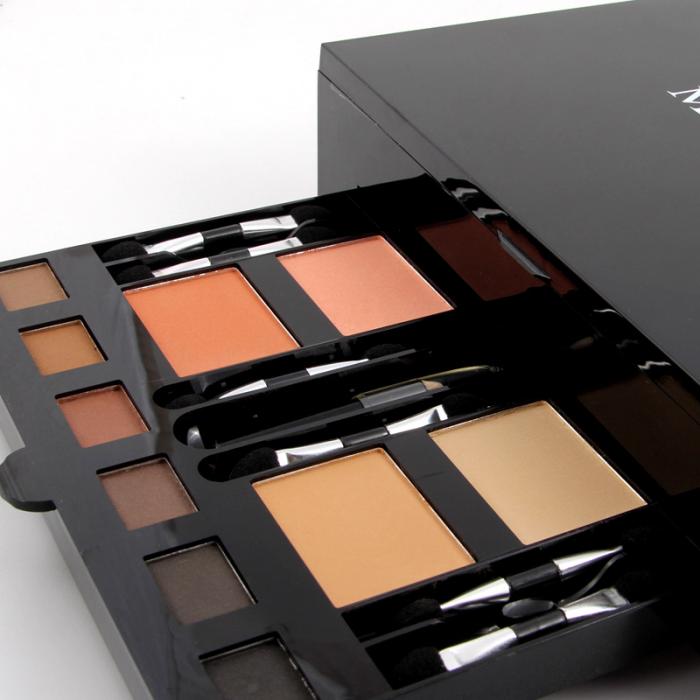 Experience luxury fashion with the 180 colors eyes shadow blush set