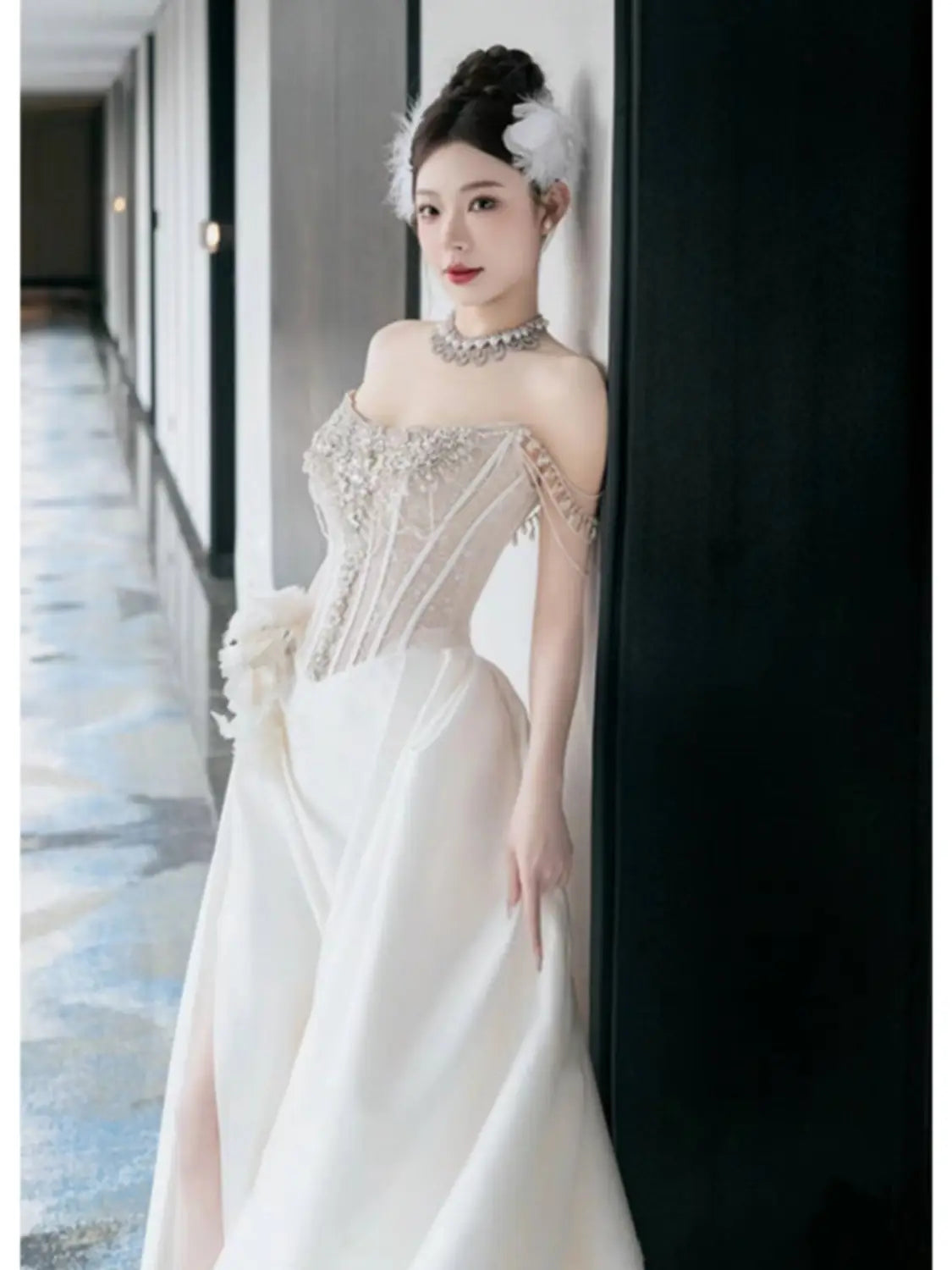 Exquisite wedding dresses and exclusive jewelry for luxury fashion women