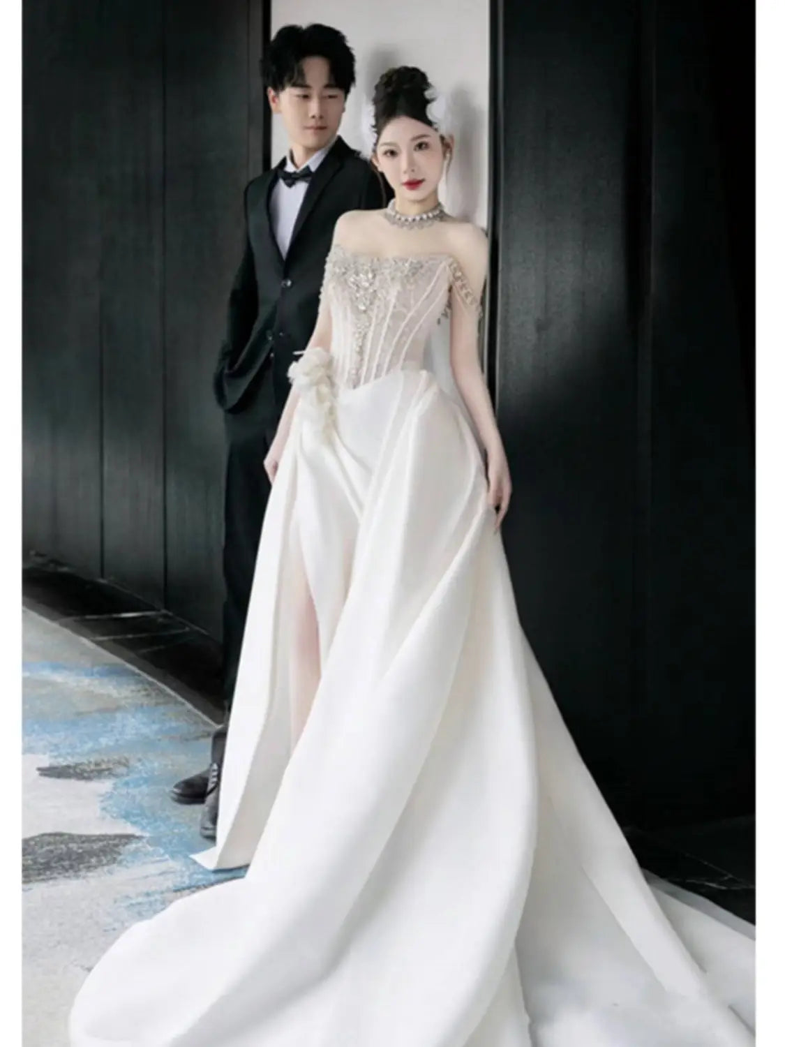 Exquisite wedding dresses and exclusive jewelry for luxury fashion women