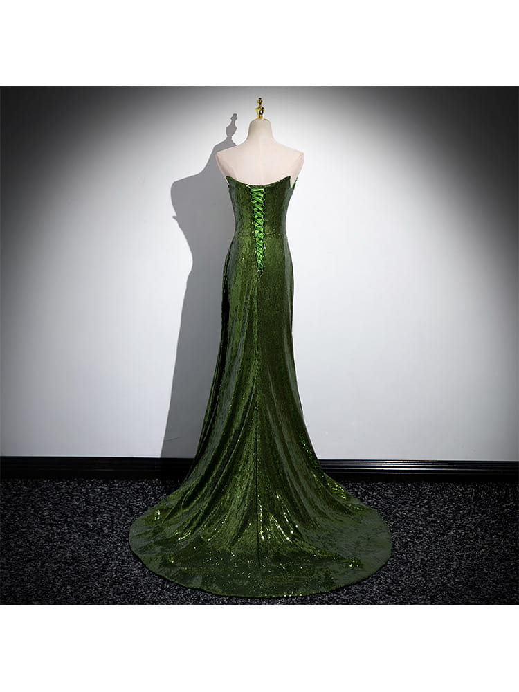 Exquisite evening dresses and exclusive jewelry in luxury fashion for women