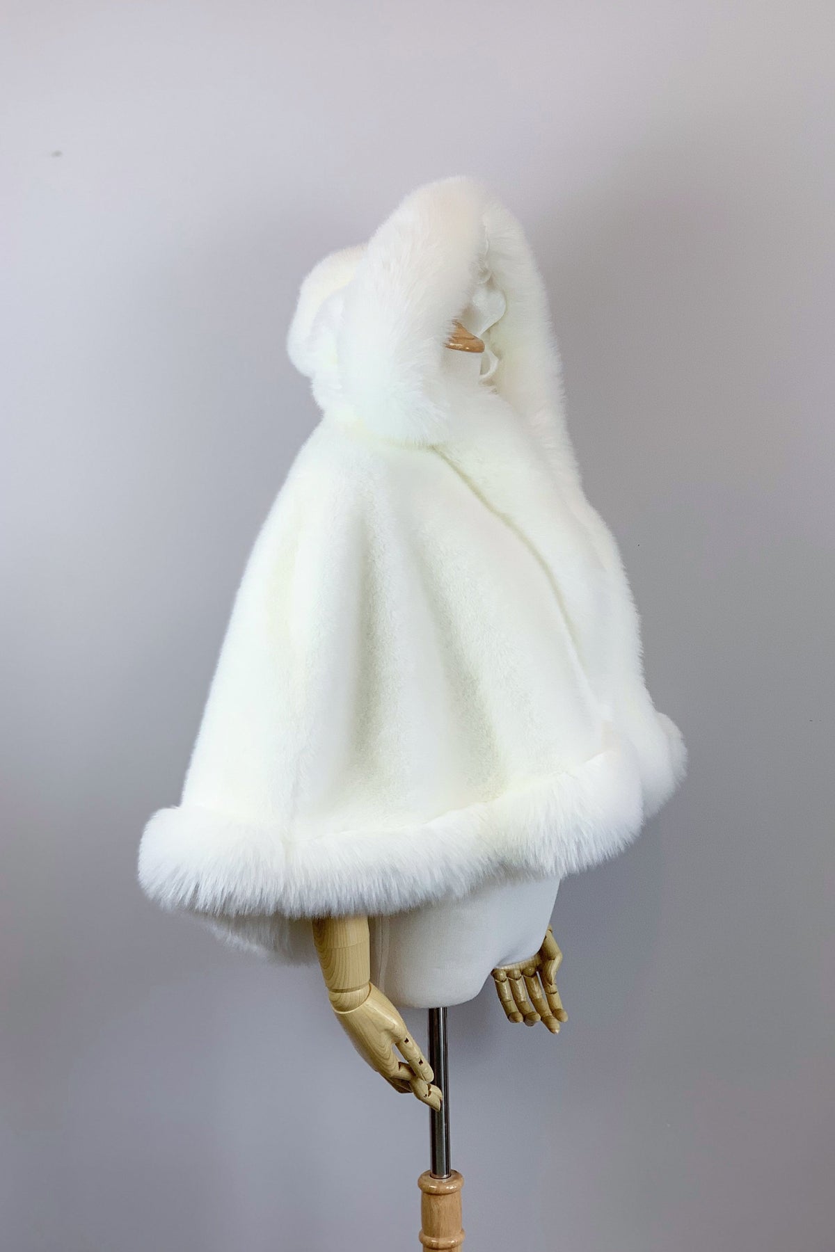Ivory White Fur Cape (Juliet Wht01)