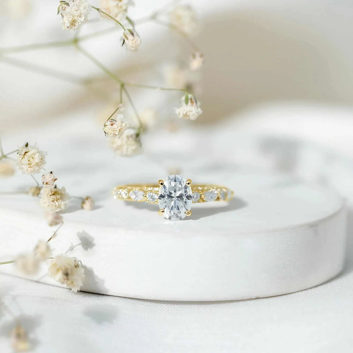 1 Carat IGI Certified Oval Diamond solitaire engagement ring with gold band and side stones in claw setting