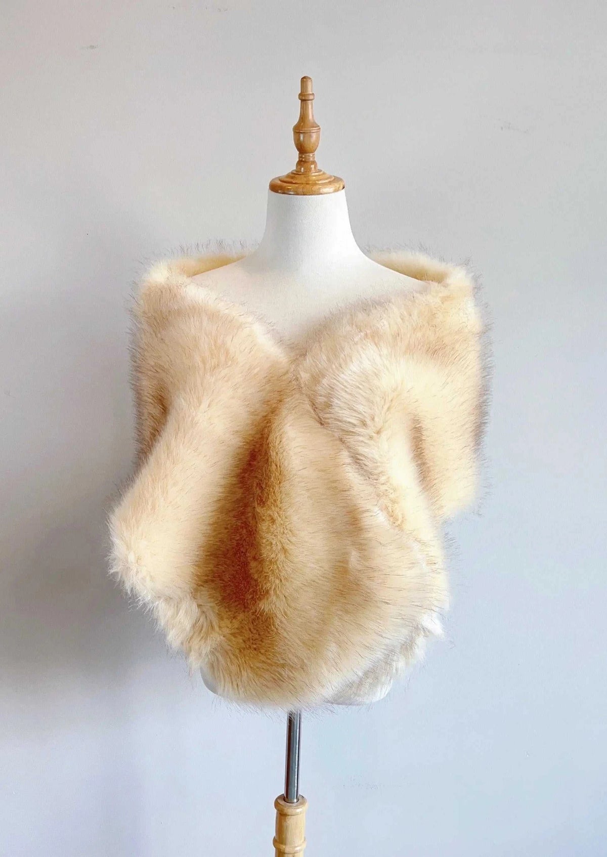 Champagne Faux Fur Shawl (Lilian Cha03)