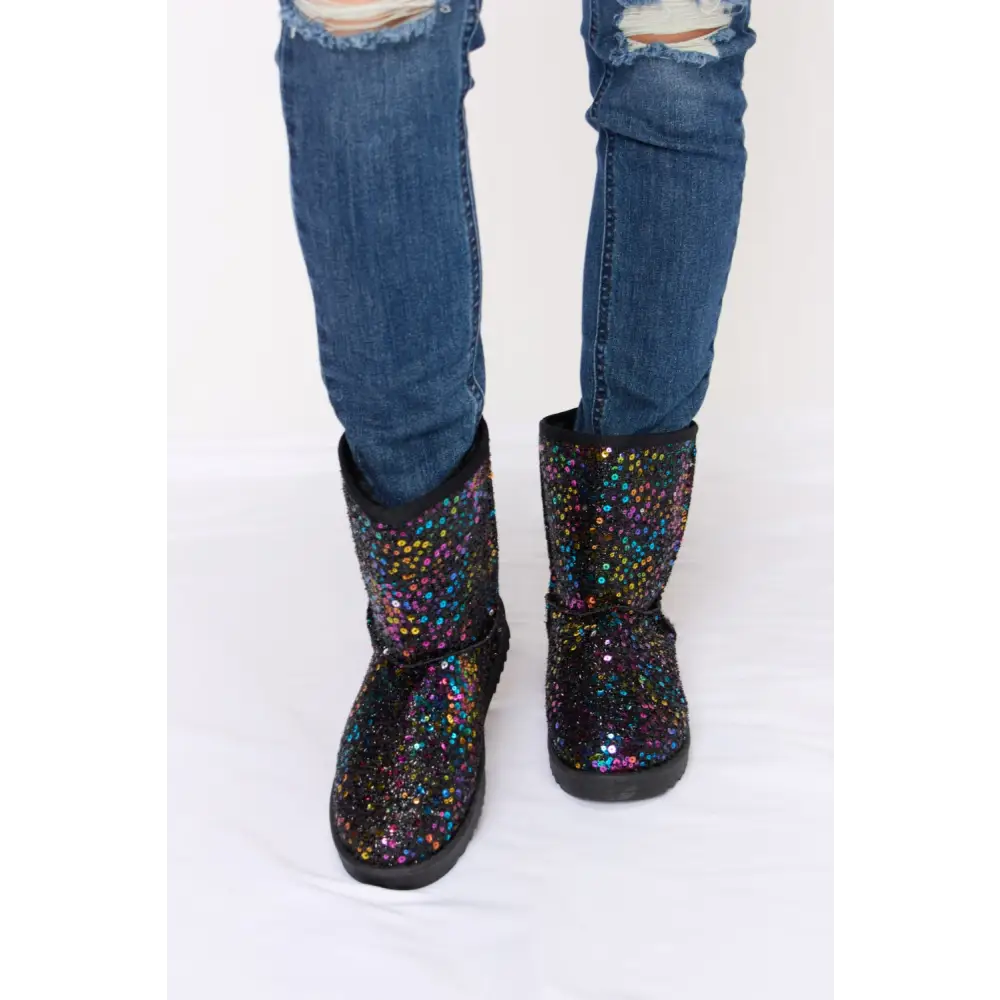 Elevate winter style with luxury sequin thermal flat boots for women $18.99 sequin thermal flat boots epitomize