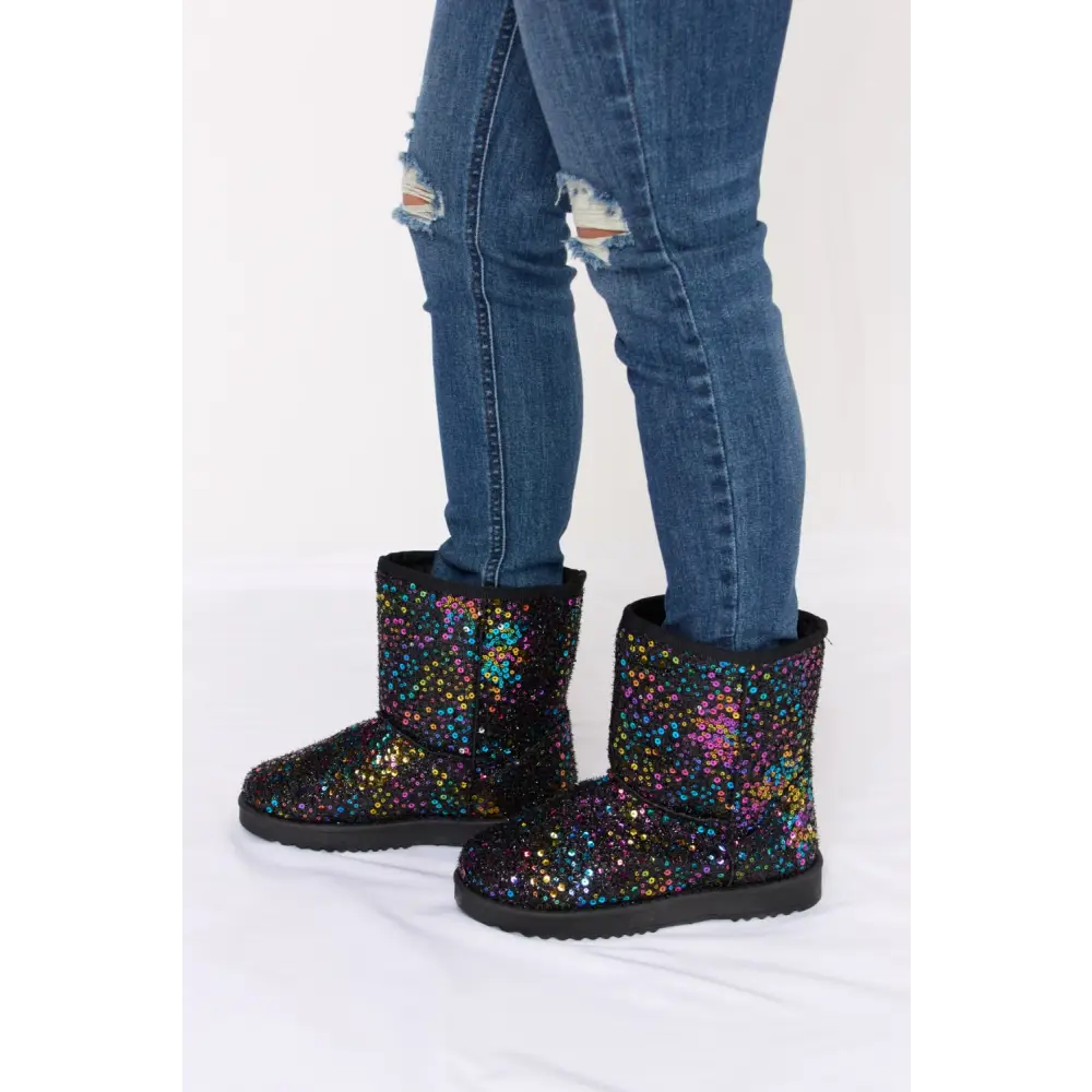 Elevate winter style with luxury sequin thermal flat boots for women $18.99 sequin thermal flat boots epitomize