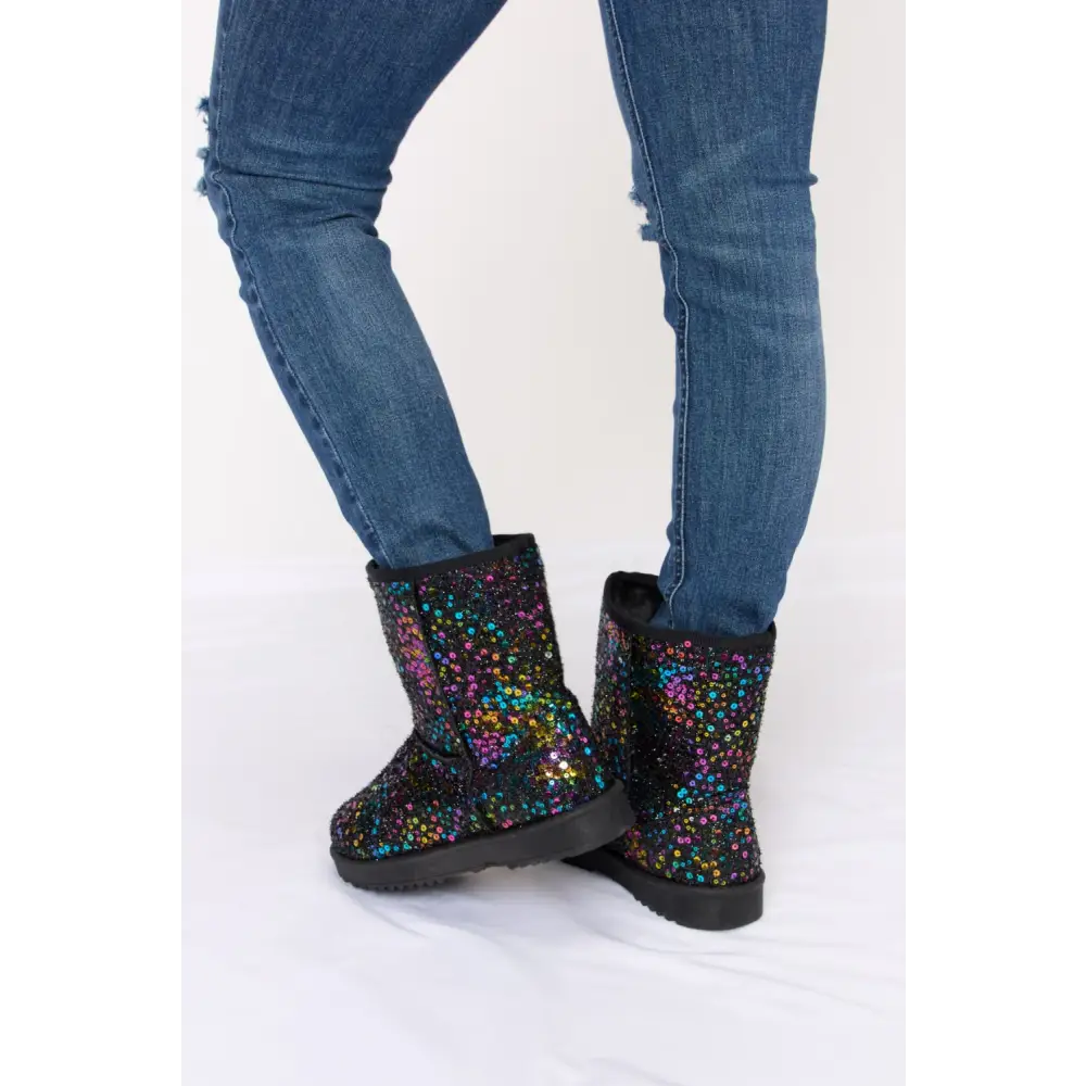 Elevate winter style with luxury sequin thermal flat boots for women $18.99 sequin thermal flat boots epitomize