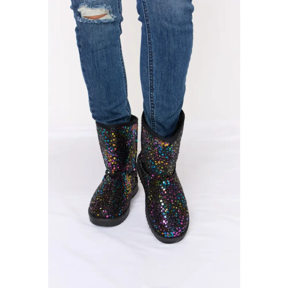 Elevate winter style with luxury sequin thermal flat boots for women $18.99 sequin thermal flat boots epitomize