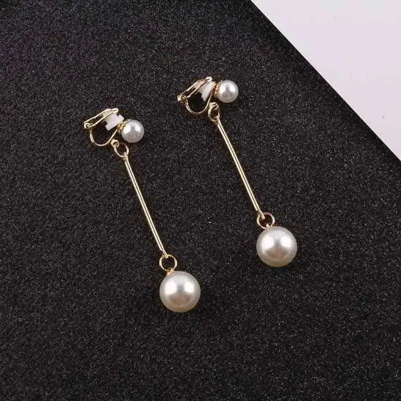 JIOFREE Fashion elegant gold-tone clip on earrings with small and large imitation white pearls and a slim bar design