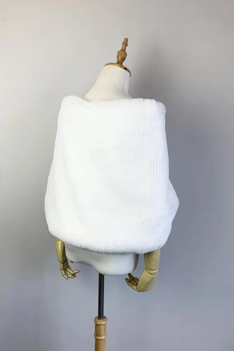 Light Ivory Bridal Faux Fur Shawl (Butterfly Ivy05)
