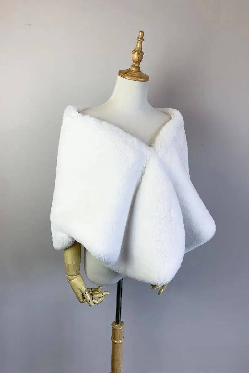 Light Ivory Bridal Faux Fur Shawl (Butterfly Ivy05)