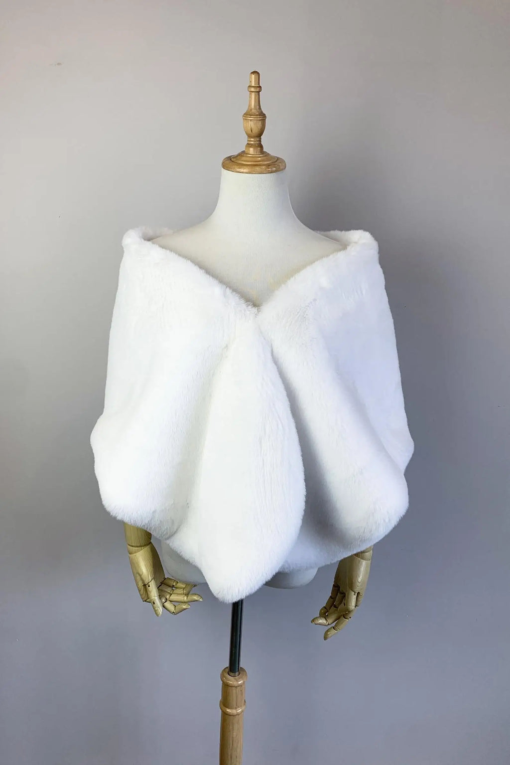 Light Ivory Bridal Faux Fur Shawl (Butterfly Ivy05)