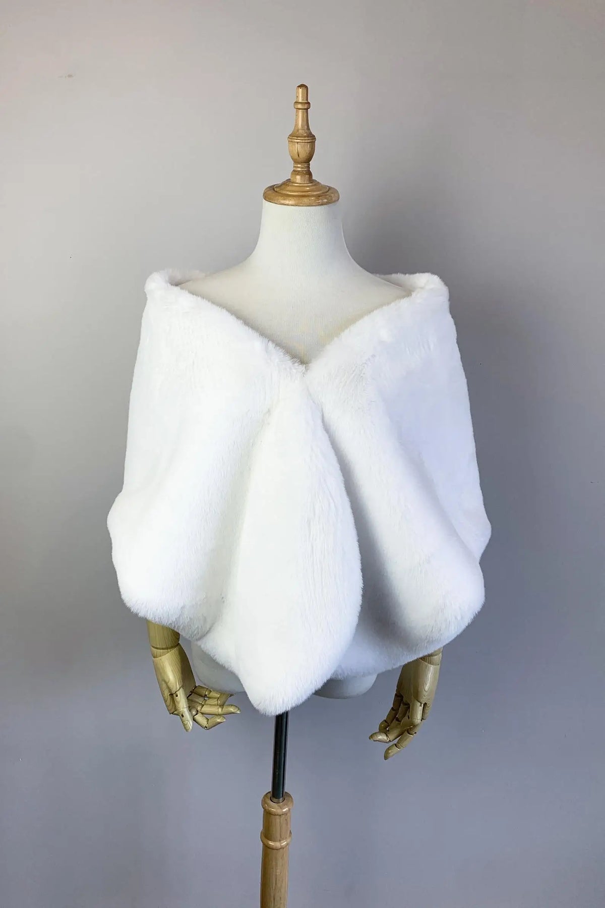 Light Ivory Bridal Faux Fur Shawl (Butterfly Ivy05)