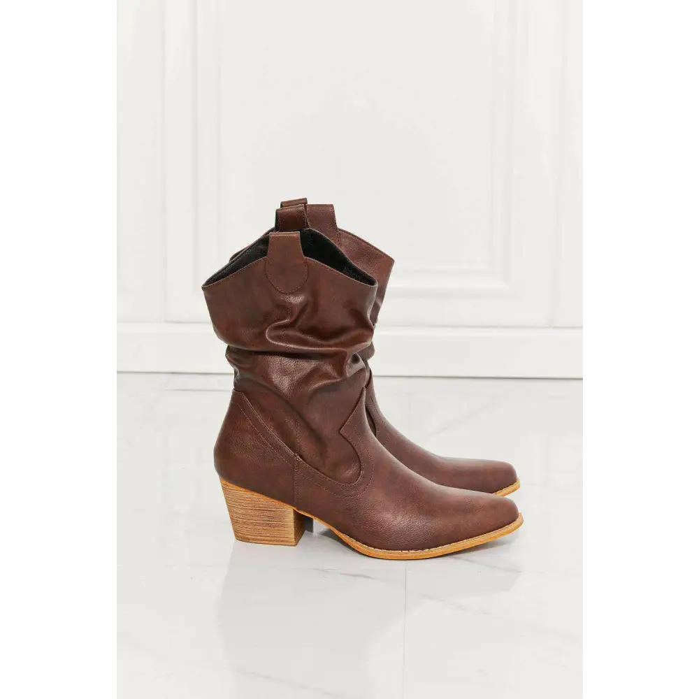 Elegant texas scrunch cowboy boots for luxury fashion enthusiasts $56 cowboy boots have undeniably taken the internet