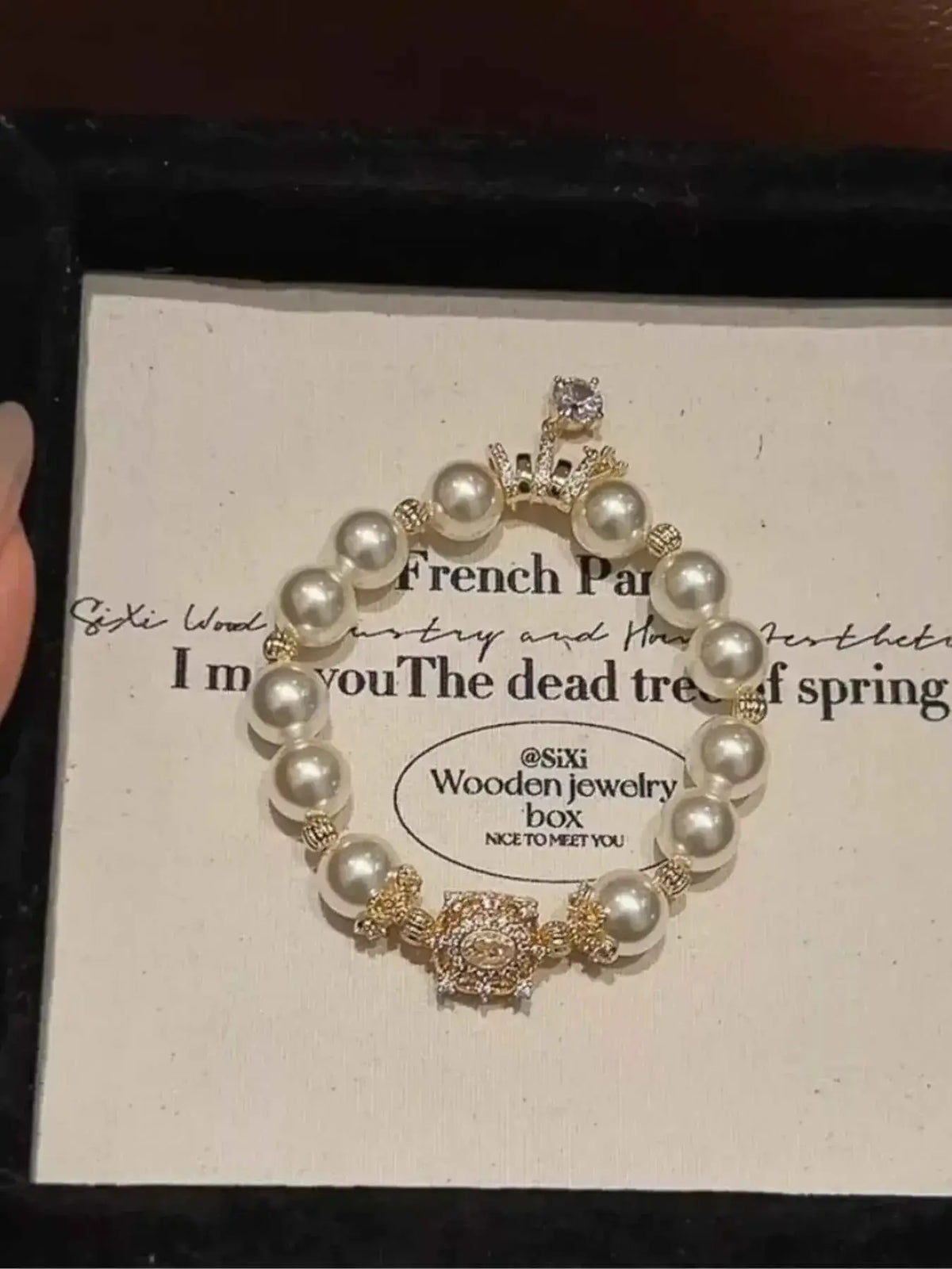 Modern Minimalist Jewelry Collection: 18K Gold-Plated Pearl Bracelet