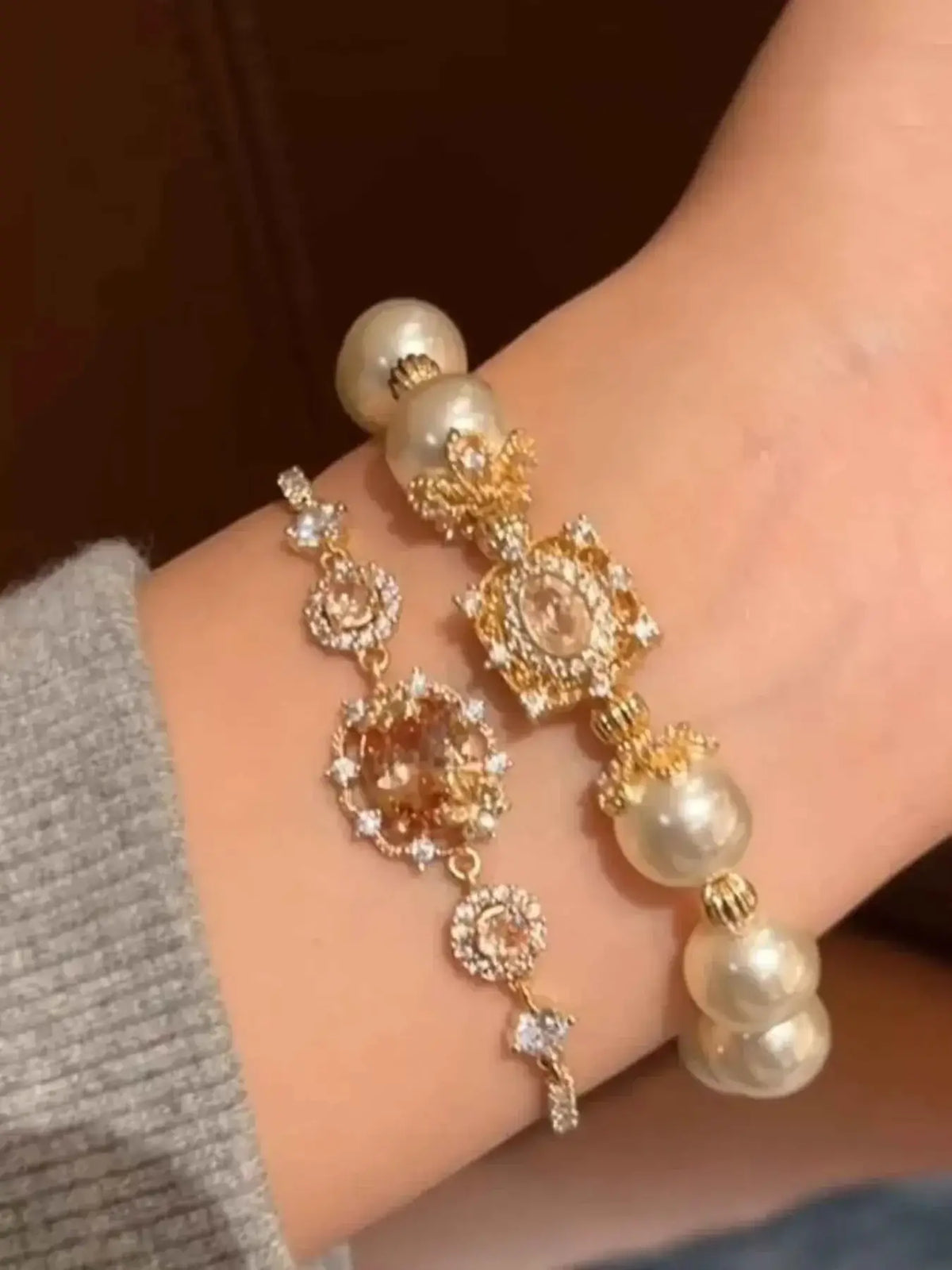 Modern Minimalist Jewelry Collection: 18K Gold-Plated Pearl Bracelet