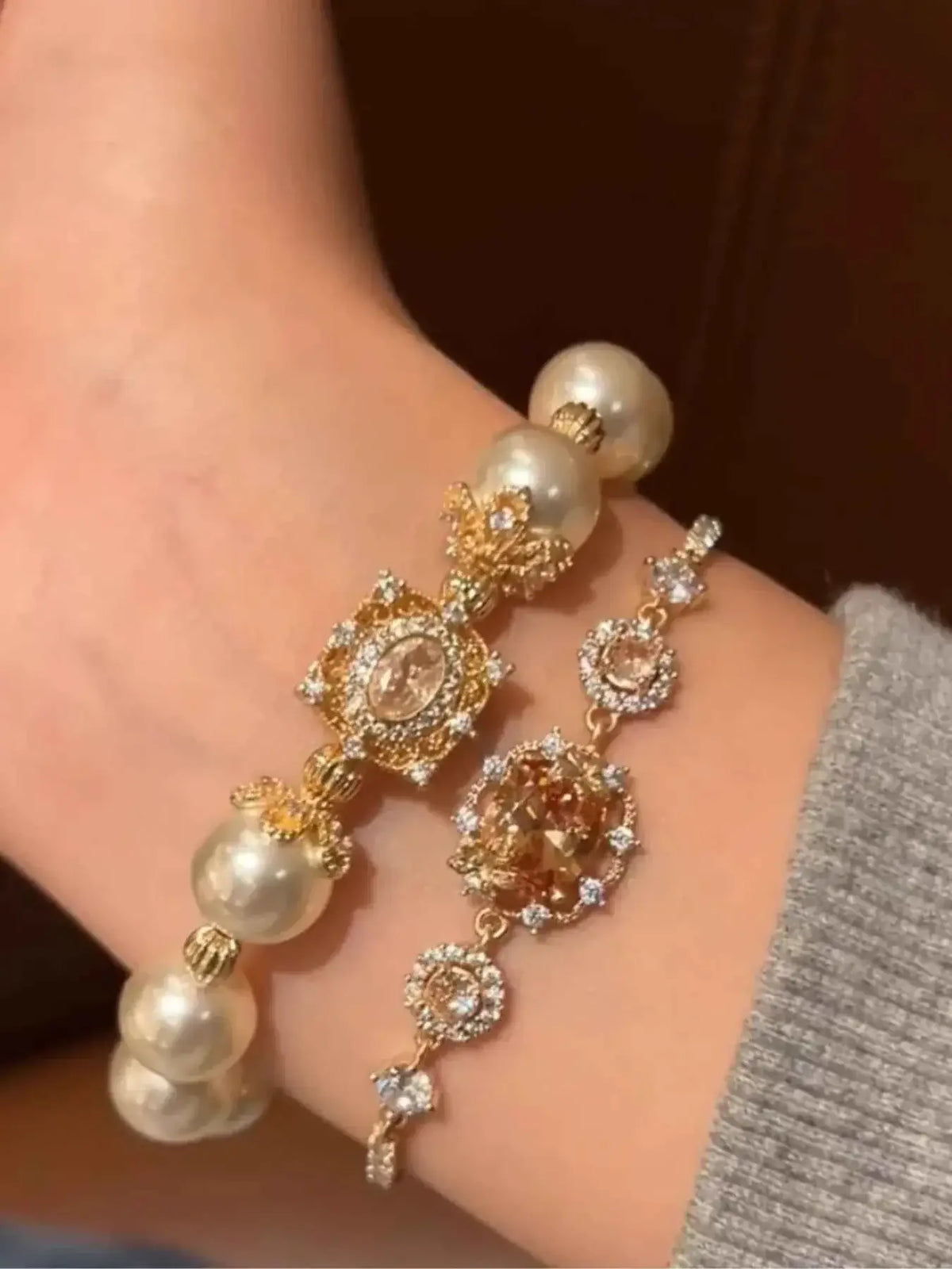 Modern Minimalist Jewelry Collection: 18K Gold-Plated Pearl Bracelet