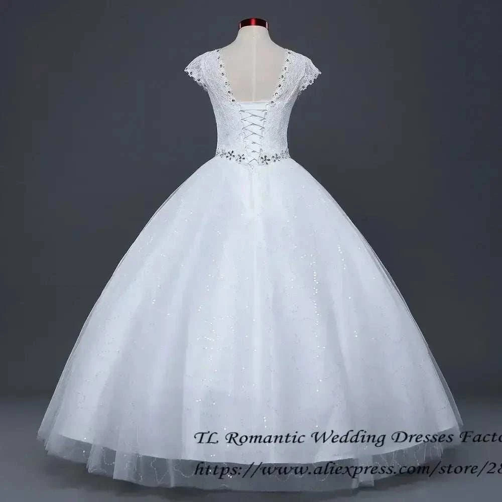 Plus size Vestidos white floor-length wedding dress with red pure white lace, sequins, and O-neck lace-up back design