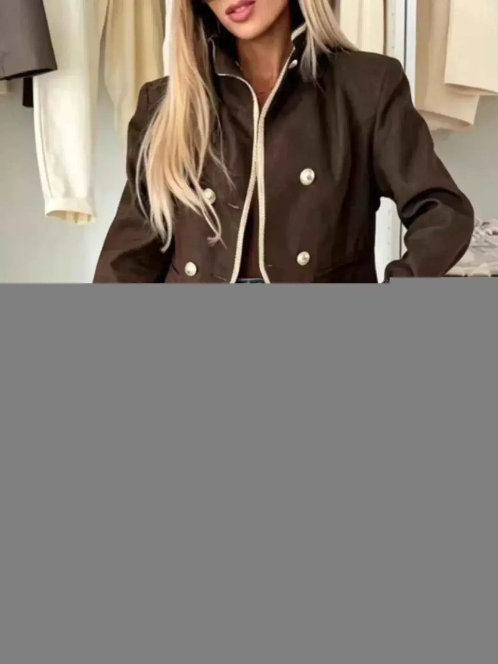 Stylish and Functional Double-Breasted Cropped Jacket