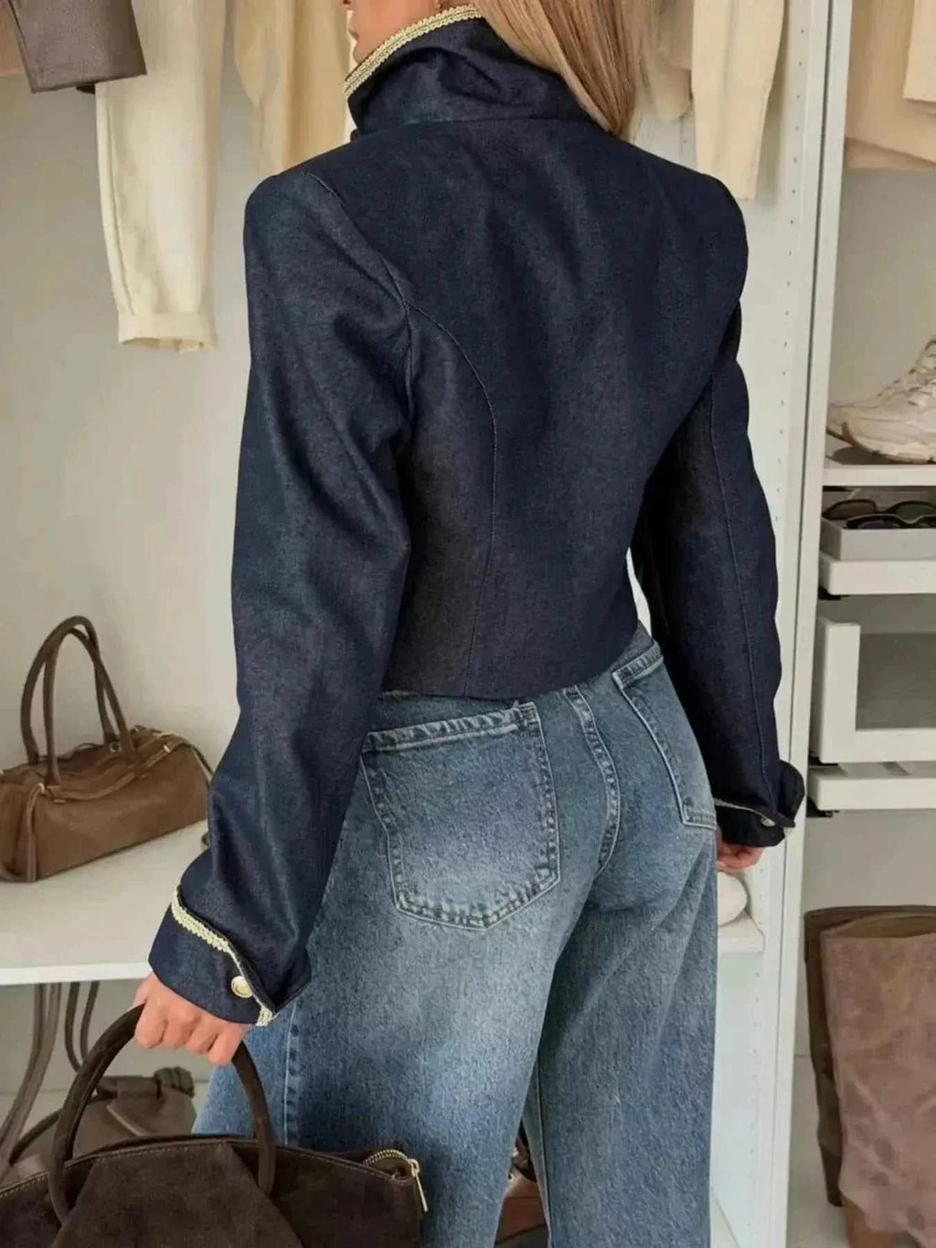 Stylish and Functional Double-Breasted Cropped Jacket