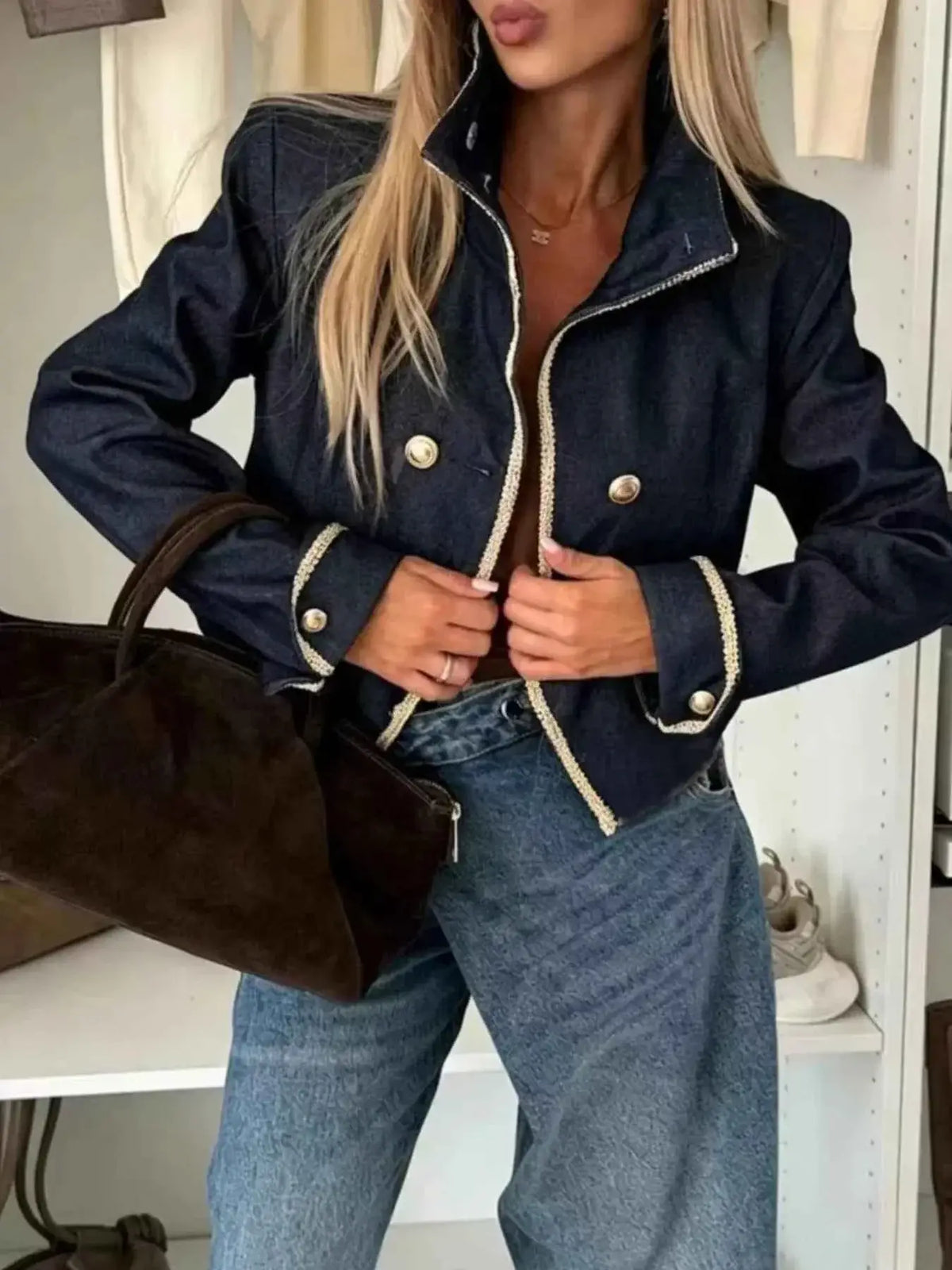 Stylish and Functional Double-Breasted Cropped Jacket