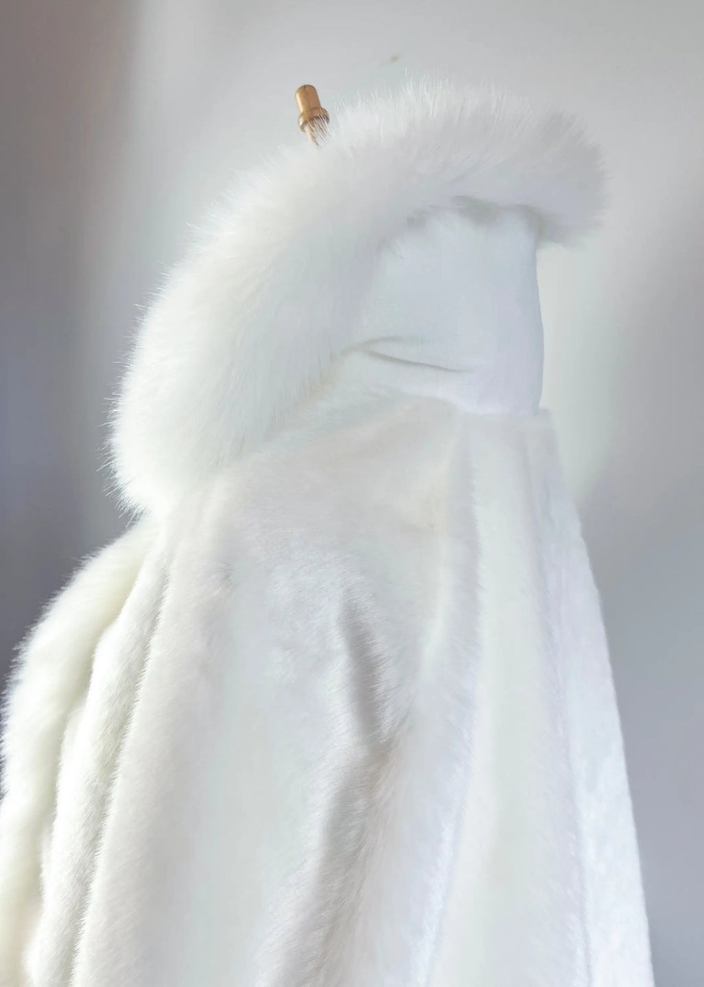 Super Warm Faux Fur Bridal Cape, Christmas Fur Cape, Wedding Fur Wrap, Bridal Faux Fur Stole Fur Shawl (OSJennifer Wht01)