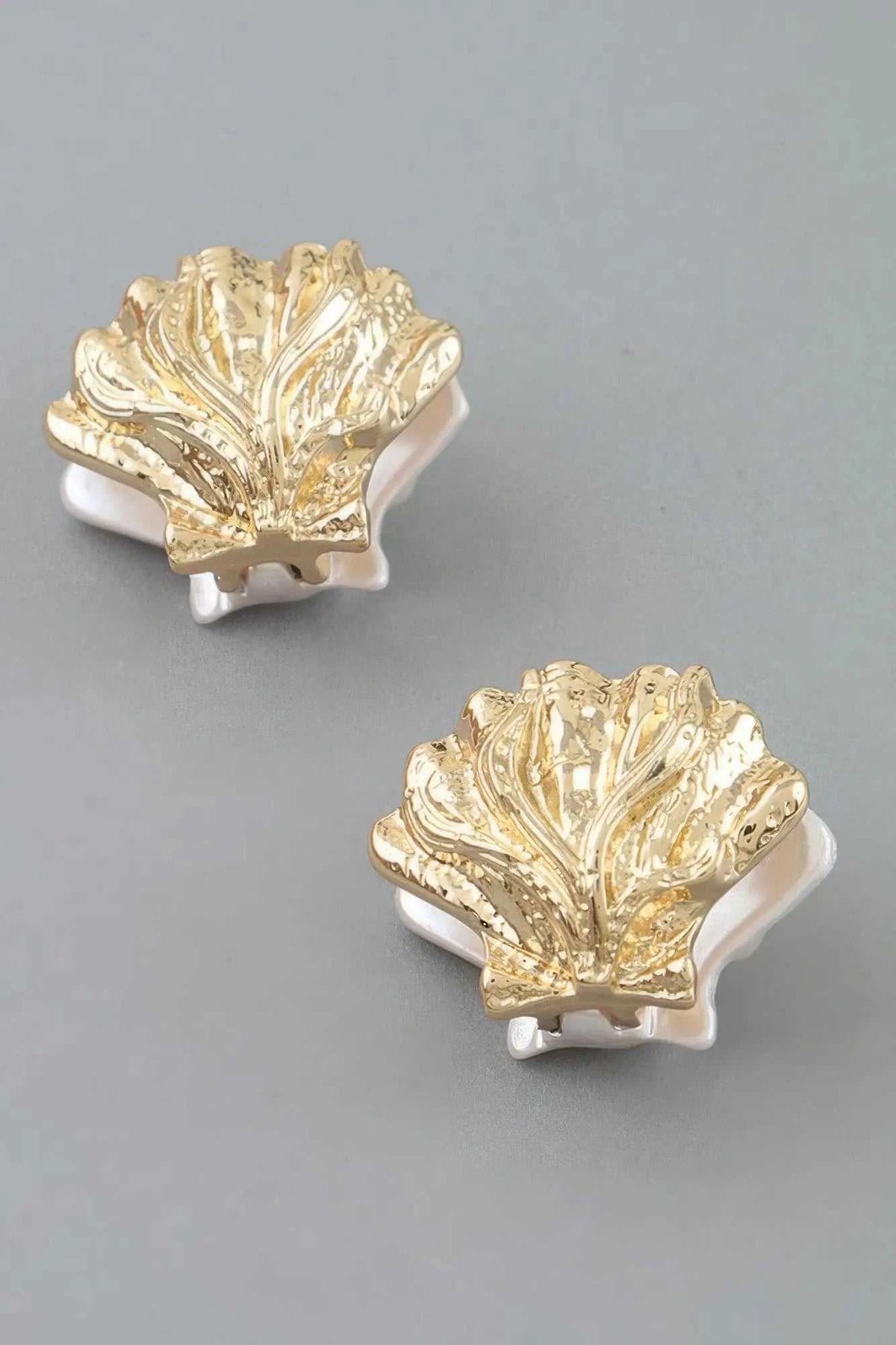 Women's Earrings Studs Clamshell BYMANYC ® New York HAMPTONS CLAMSHELL - New Collection