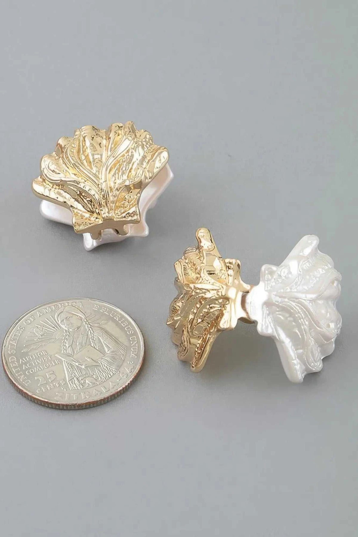 Women's Earrings Studs Clamshell BYMANYC ® New York HAMPTONS CLAMSHELL - New Collection